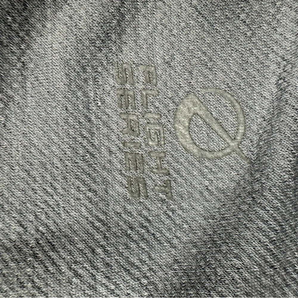 The North Face Men's Flight Series Light Gray and Black Long Sleeve Tee large